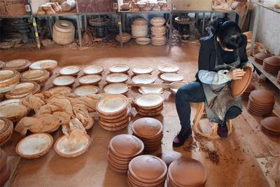 走进建水碗窑村 感受千年紫陶文化