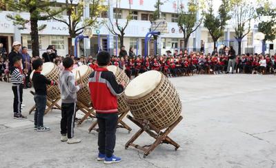 玉溪市文化管理服务中心赴包保社区开展创文志愿服务活动