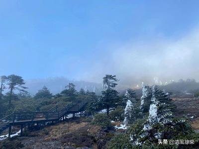 离昆明不远的这座山，因为冰天雪地的美景，彻底火了