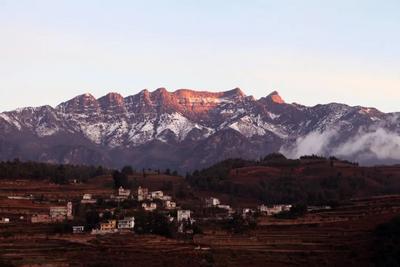 元旦假期，到轿子雪山登山、赏雪、过新年