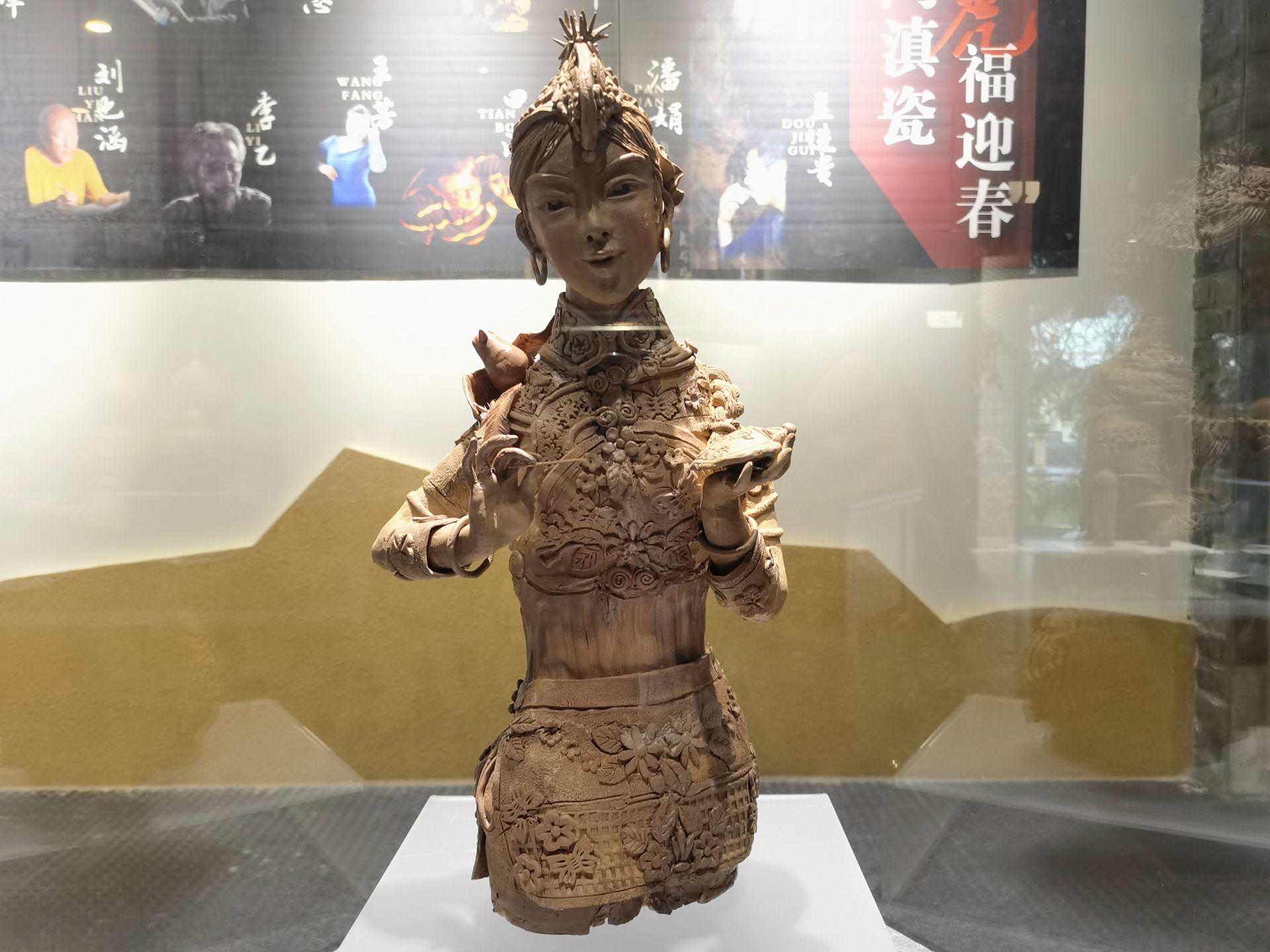云南當代藝術陶瓷作品展在云南民族博物館開展