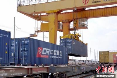 新疆霍尔果斯去年中欧班列开行数量突破6000列