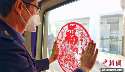 “阿阿铁路”开通 新疆阿拉尔市结束不通火车历史