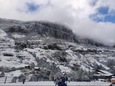 不用出春城 来轿子雪山开启赏雪玩冰模式