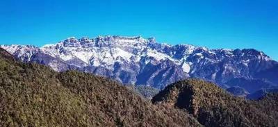 元旦假期，到轿子雪山登山、赏雪、过新年