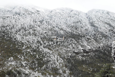 不用出春城 来轿子雪山开启赏雪玩冰模式