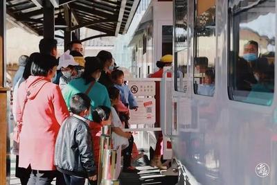 搭乘米轨小火车 沉浸式体验滇越铁路历史文化