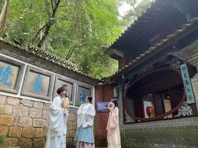 元旦假期，玉溪市接待游客40.8万人次，实现旅游收入2.43亿元