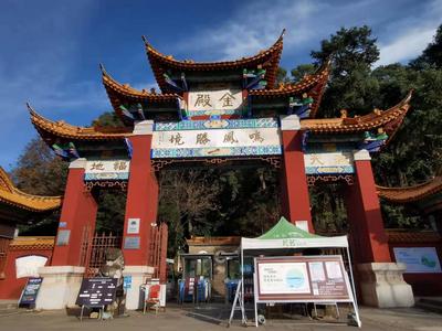 志愿者张苑：用心用情做服务 让文明成为金殿最美风景  