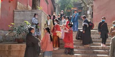 登高祈福贺新春！大年初一，玉溪景区人气旺