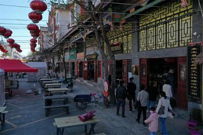楚雄牟定：彝族花衣变成“红票子”，彝族民间刺绣销售忙