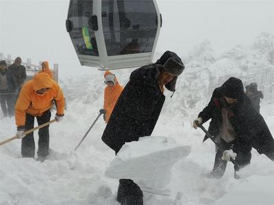 新春走基层丨致敬风雪里 那些坚守的身影——记苍山洗马潭索道机修工的一天