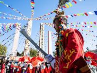 图集｜阳光明媚易出行 民族村里把年闹