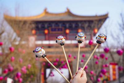 “冰墩墩”面人、糖画、剪纸在景区迅速蹿红