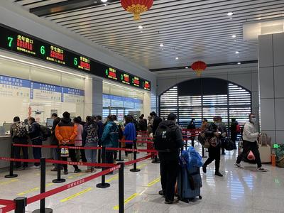 云南铁路迎来假期返程小高峰