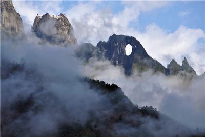 逃离地面，到怒江“登月”看峡谷云海翻腾