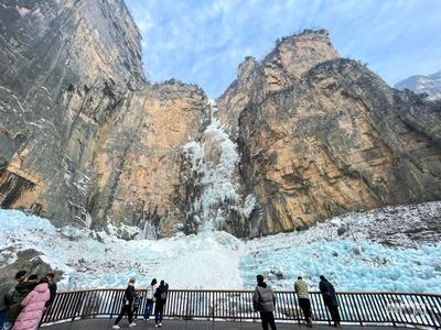 虎年初雪！ 全国游客可免门票赏云台山冰瀑雪景