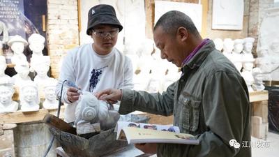 玉溪江川：非遗技艺雕出56个民族石雕头像