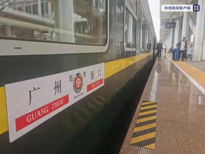 满足旅客节后出行需求 海口火车站加开进出岛旅客列车