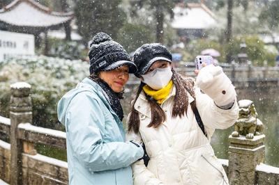 图集 | 春雪中 昆明西山银装素裹 游人纷至沓来