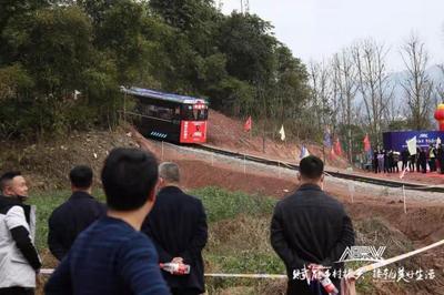 助力乡村旅游 重庆齿轨观光登山列车启动试车