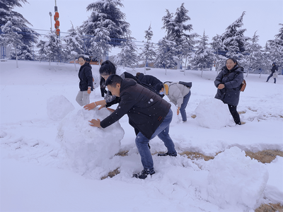 来“世界的香格里拉”赏雪玩雪，一起“点燃冬奥热情”