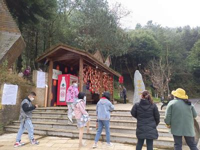 登高祈福贺新春！大年初一，玉溪景区人气旺