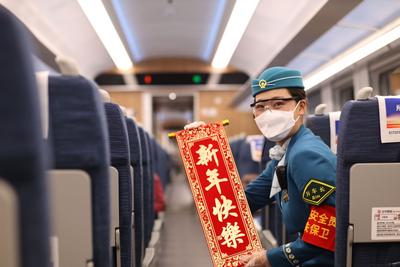 云南：春节假期第二天铁路客流平稳 各方向余票充足  