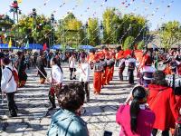 图集｜阳光明媚易出行 民族村里把年闹