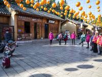 图集｜阳光明媚易出行 民族村里把年闹