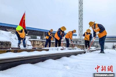 全力抗击冰雪天气 云南铁路运输秩序已逐步恢复正常