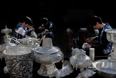 【第一批省级夜间文旅消费集聚区公布】大理鹤庆新华银匠村：“鹤庆银器+直播”点燃夜间消费活力