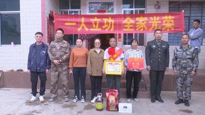 云南牟定：军地联合为军人家属送立功喜报