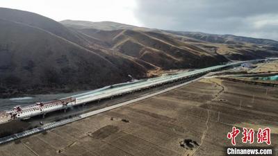 久马高速刚坤玛特大桥全幅贯通 四川阿坝县今年将首通高速