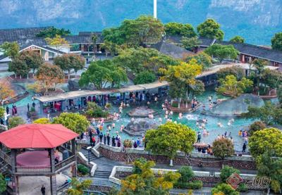 早安云南 | 2380米深处的大峡谷下，蕴藏着一股奇泉