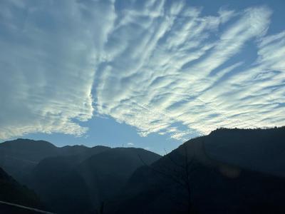 阳春三月  共赏轿子山“冻”人景致
