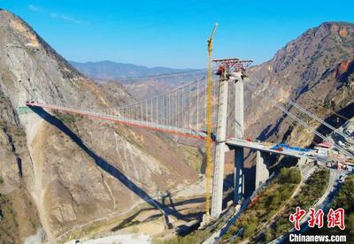 创三项世界纪录 云南玉楚高速绿汁江大桥合龙