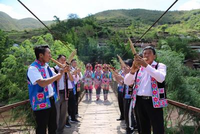 【艺术大理】祥云县东山彝族葫芦舞：打歌场上芦笙响，跳到天亮脚不酸