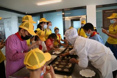 女神节去哪？到玉溪通海斯贝佳体验DIY做饼的乐趣