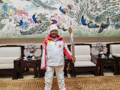 冬残奥会火炬手张顺东：发扬自强不息精神 将光和热继续传递下去