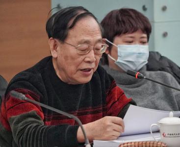 在哲学与历史的天空下展示自我  ——读帕男的诗