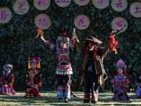 图集 | 彝族人民把花插 大姚传奇插花节