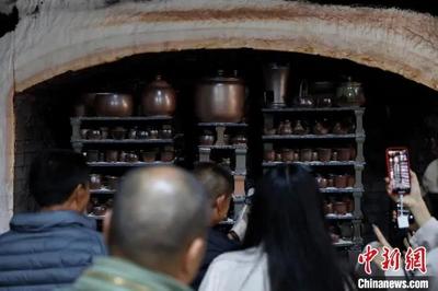 开“盲盒”吗？有华宁陶那种！