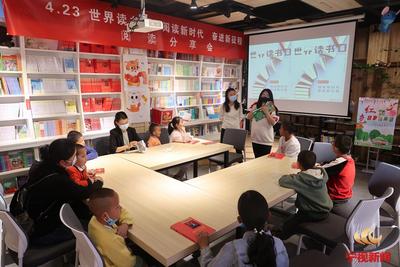 宁蒗新华书店开展店内店外全民阅读活动