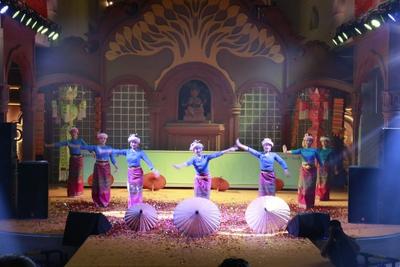 西双版纳再迎文旅新IP  勐海沙河小镇流沙河·星光夜市开街