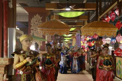 西双版纳再迎文旅新IP  勐海沙河小镇流沙河·星光夜市开街