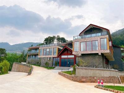 普洱景东黄草岭“彩虹路”上线，无量山居半山酒店即将投入运营！