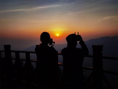 在吗？进来看红河最美日落