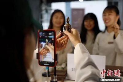 开“盲盒”吗？有华宁陶那种！