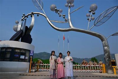 漫崖咖啡庄园开启“古风摄影月”，“网红打卡点”一直等你来！